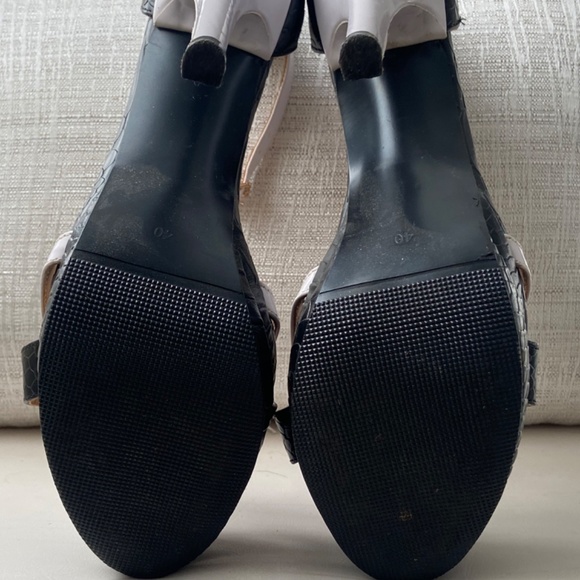 Black and White heels - Picture 4 of 6
